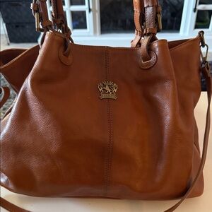 Chic Tan Genuine Italian Leather Shoulder Bag measures 13x18-20x6 inches